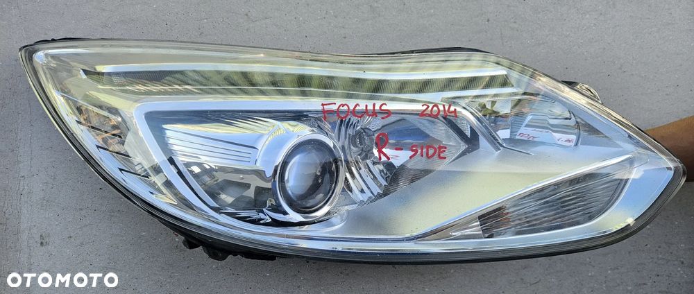 Ford Focus MK3 III 3  lampa przód przednia  xenon prawa EN - 1