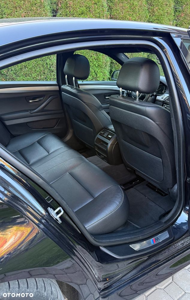 BMW Seria 5 525d xDrive - 29