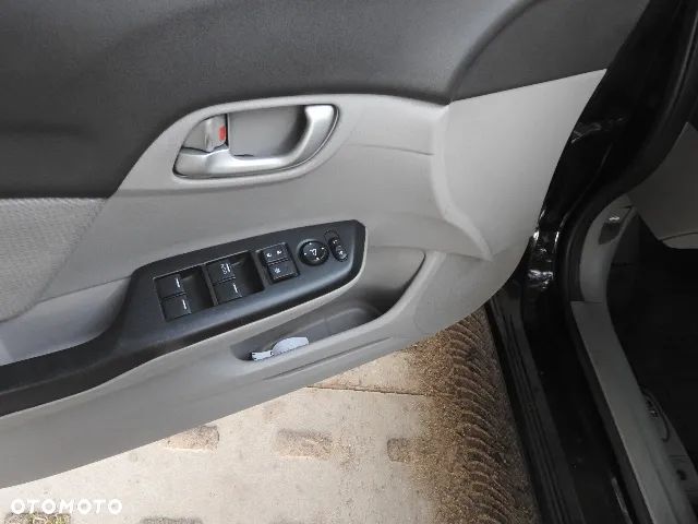 Honda Civic 1.8 Executive - 11