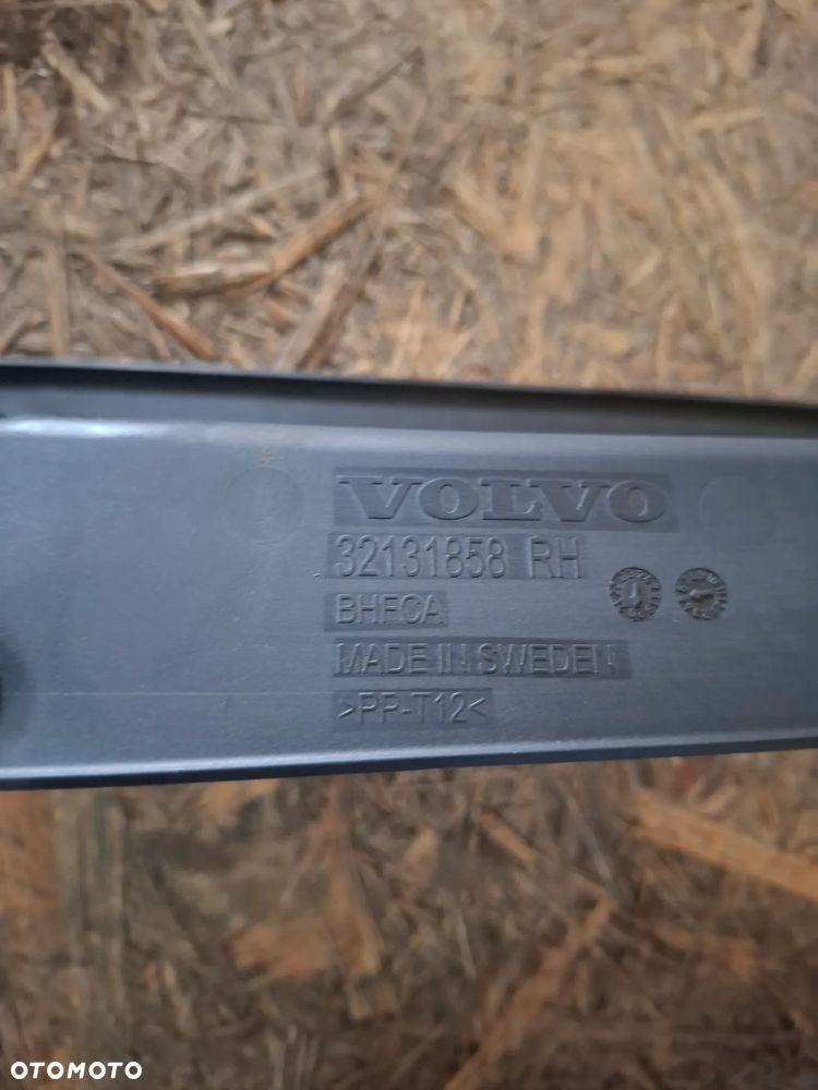 Volvo XC40 listwa osłona błotnika lewa prawa 31651852  32131858 - 3
