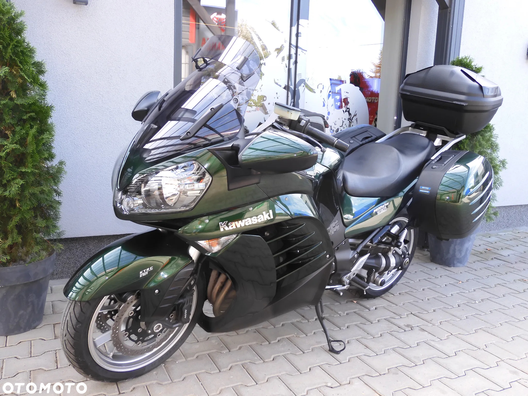 Kawasaki GTR - 16