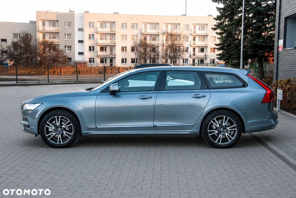 Volvo V90 Cross Country - 4