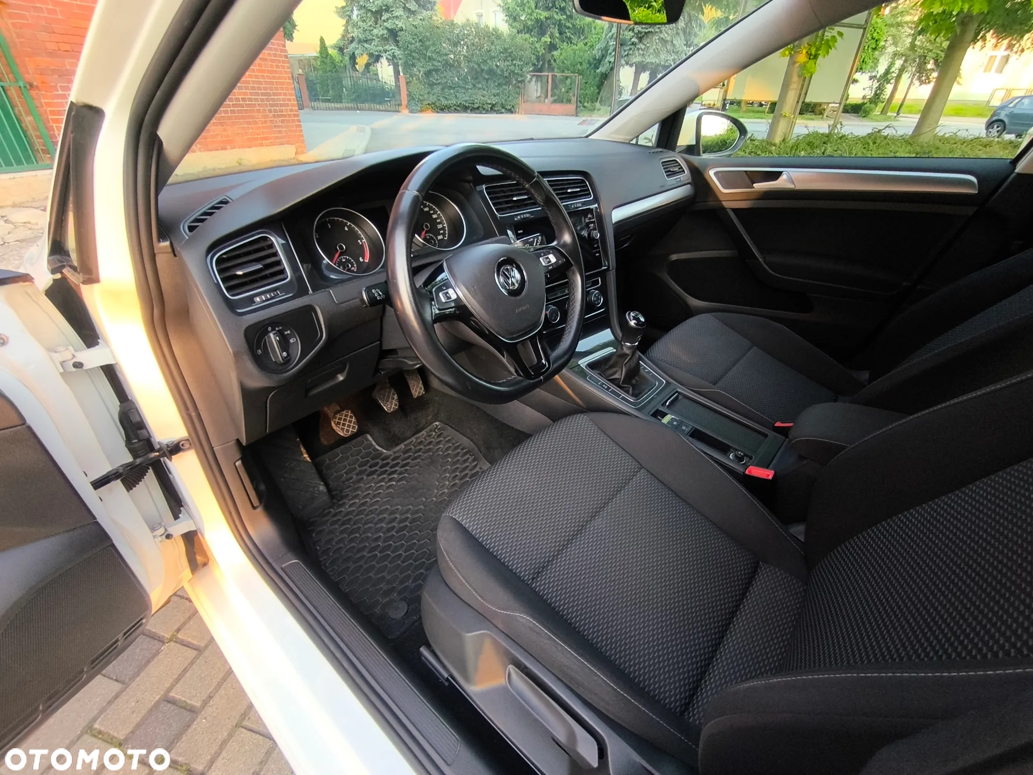 Volkswagen Golf VII 1.6 TDI BMT Trendline - 15