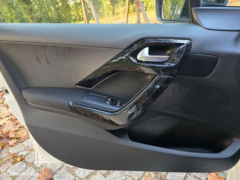 Peugeot 208 1.2 PureTech Active - 21