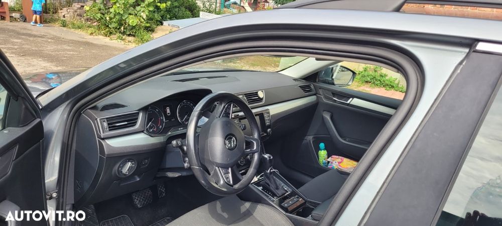 Skoda Superb Combi 2.0 TDI DSG Ambition - 6