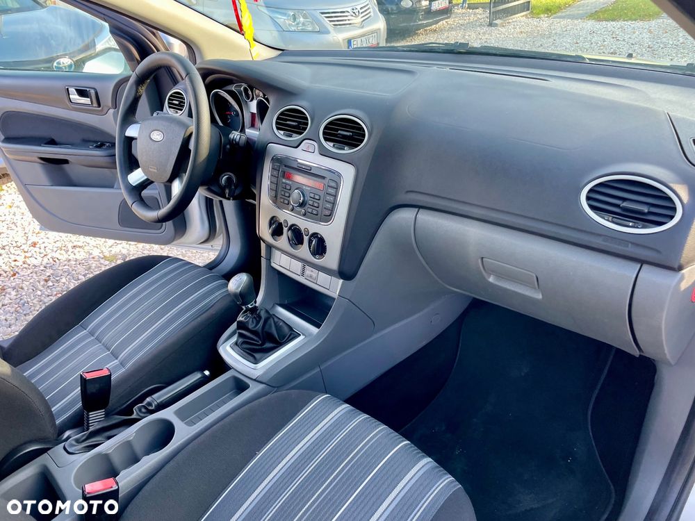 Ford Focus 1.6 16V Fun - 28