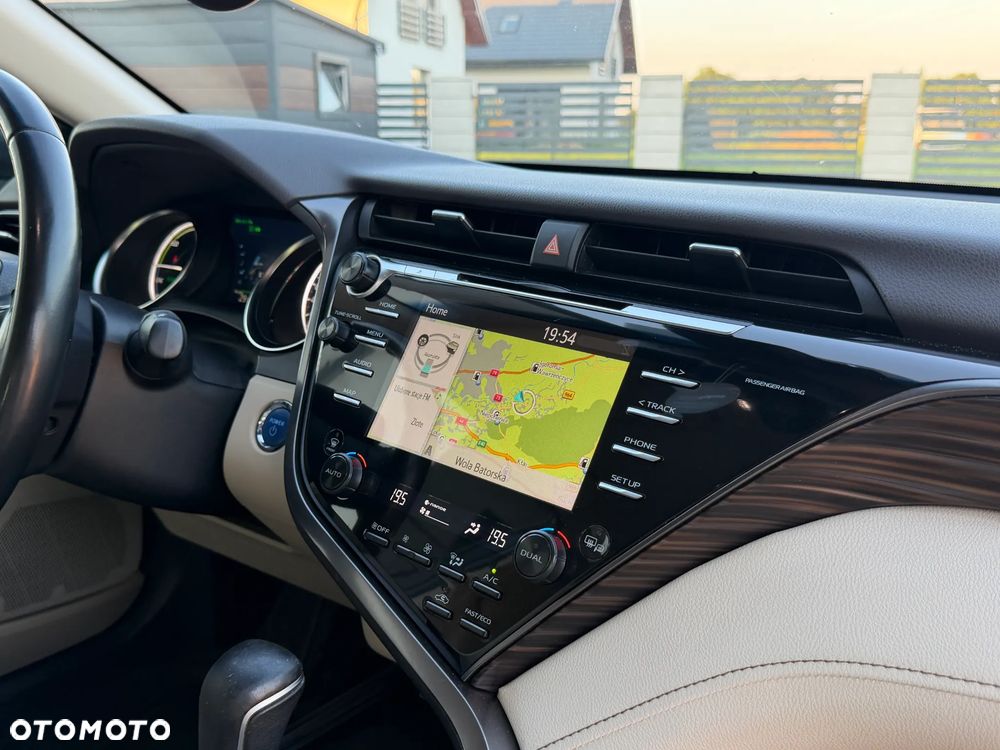 Toyota Camry 2.5 Hybrid Executive CVT - 24