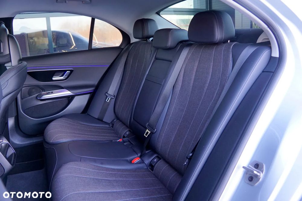 Mercedes-Benz Klasa E 200 4Matic 9G-TRONIC Edition AVANTGARDE - 22