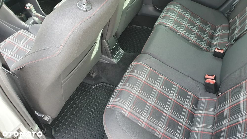 Volkswagen Polo 1.8 TSI BMT GTI - 8