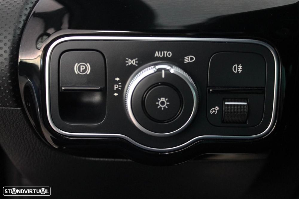 Mercedes-Benz A 250 e 8G-DCT Progressive - 24