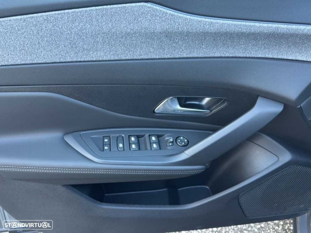 Peugeot 408 1.2 PureTech Allure EAT8 - 12