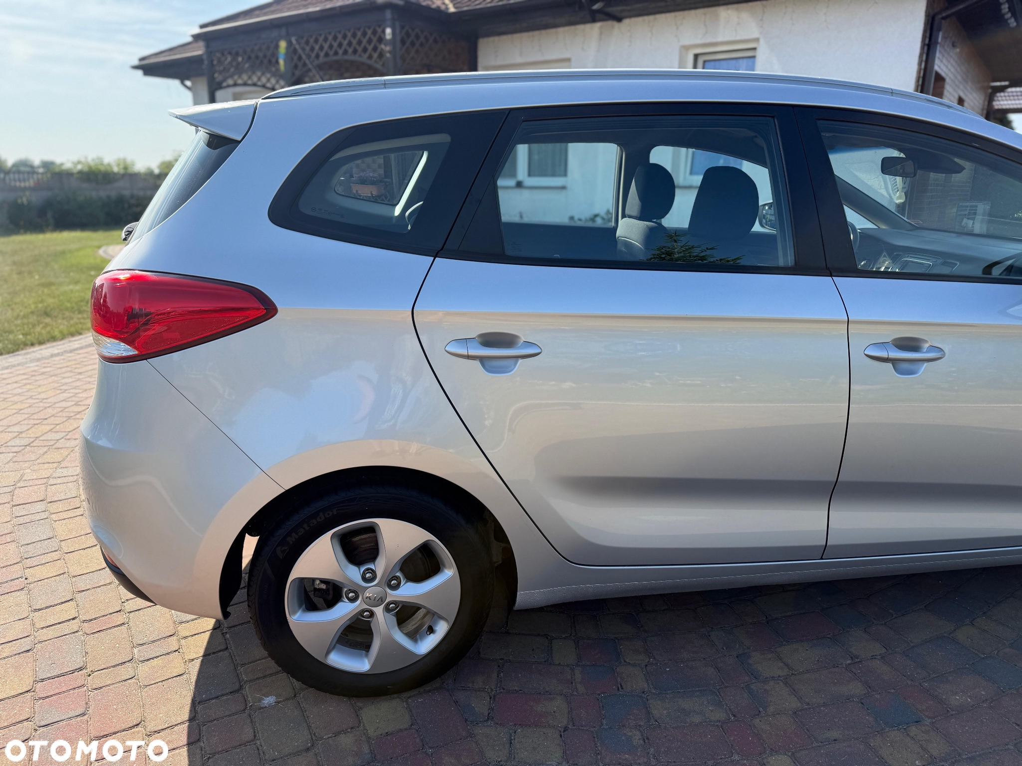 Kia Carens - 16