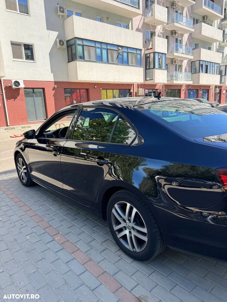 Volkswagen Jetta 2.0 TDI Comfortline - 8