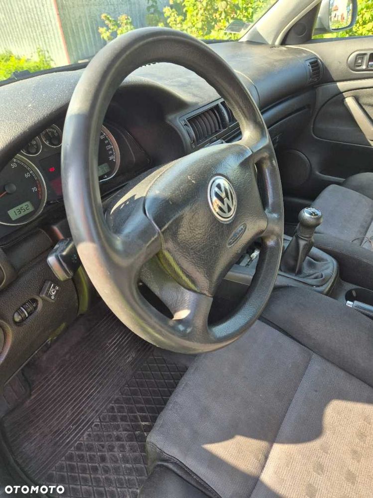 Volkswagen Passat - 4