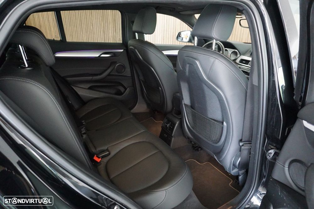 BMW X2 18 i sDrive Auto Pack 50 anos M - 11