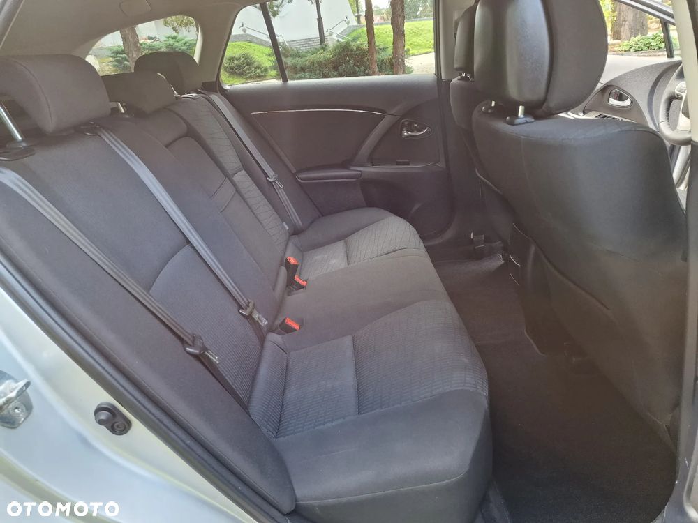 Toyota Avensis 1.8 Sol plus NAVI - 15