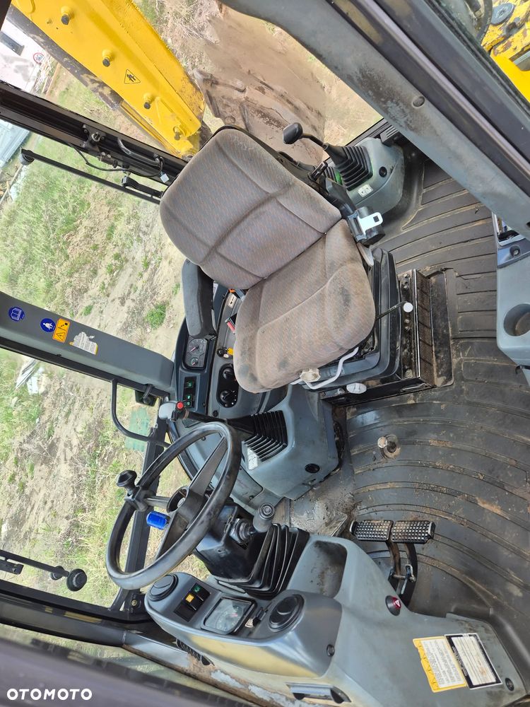 New Holland Lb 110B - 3