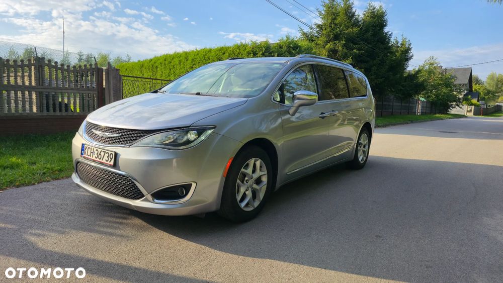 Chrysler Pacifica - 1