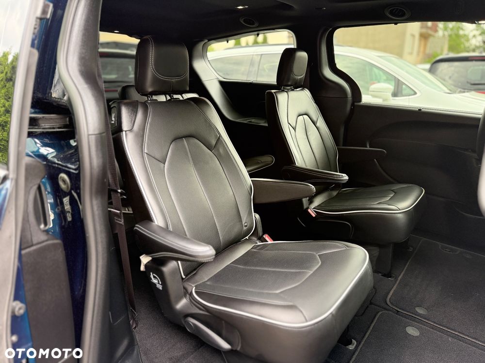 Chrysler Pacifica - 26