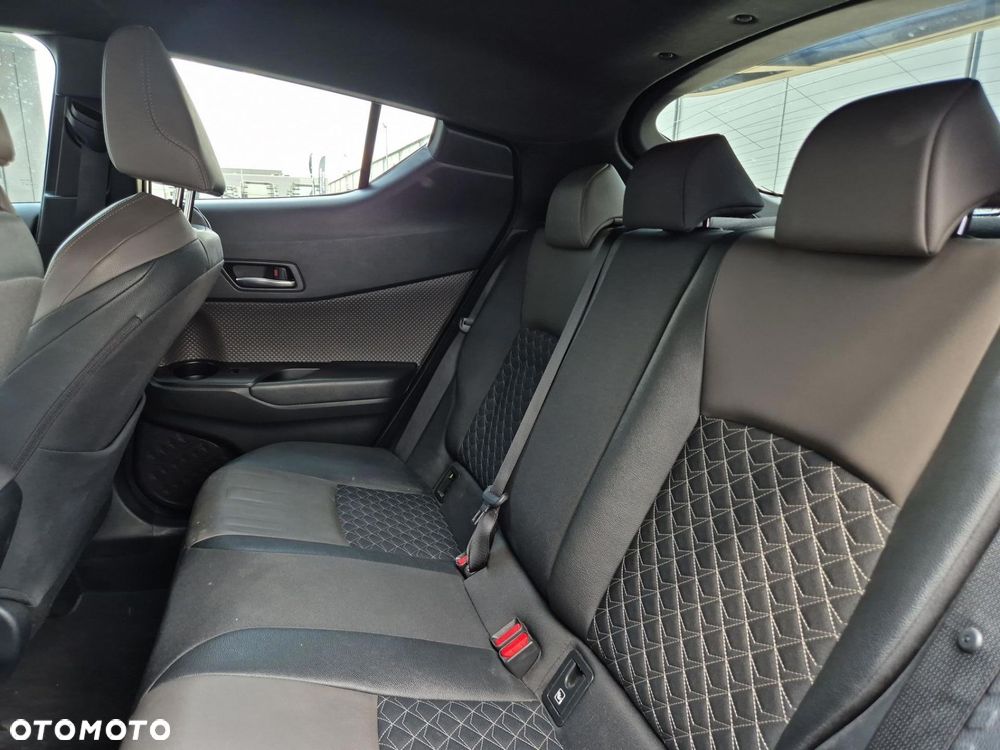 Toyota C-HR 2.0 Hybrid Executive - 17