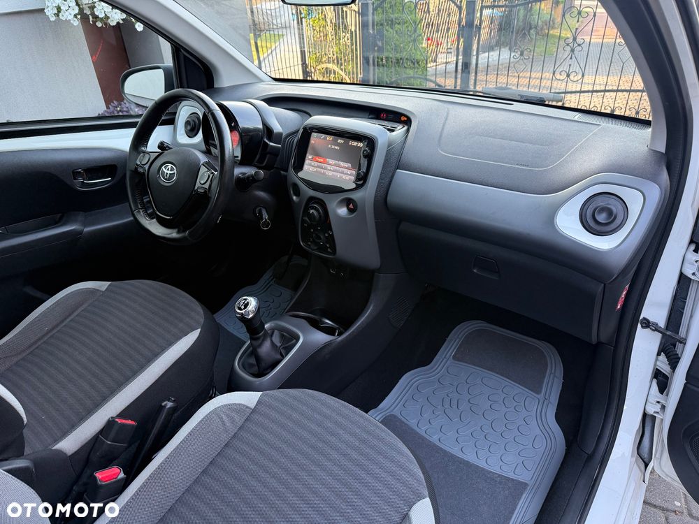 Toyota Aygo x-play - 6