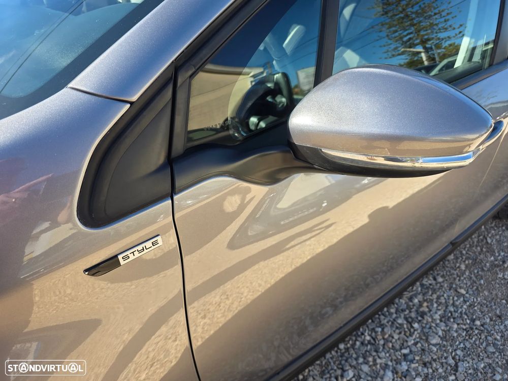 Peugeot 2008 1.2 PureTech Style - 30