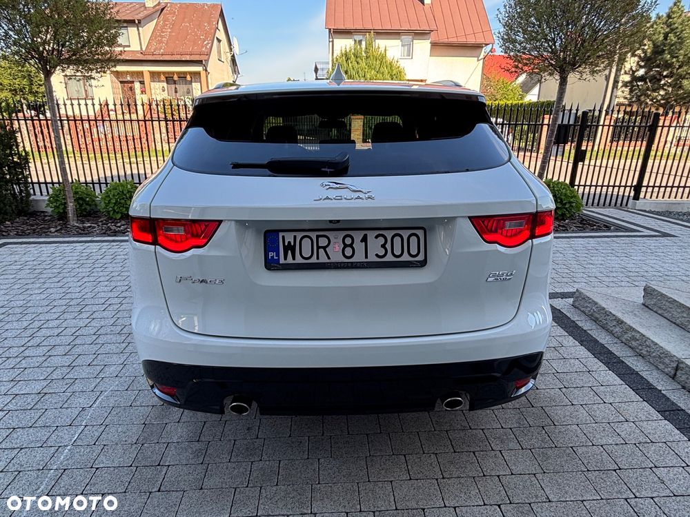 Jaguar F-Pace 2.0 i4D AWD R-Sport - 12