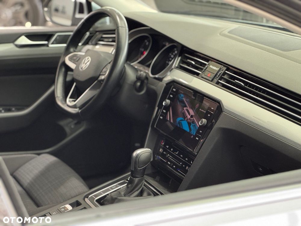 Volkswagen Passat - 38