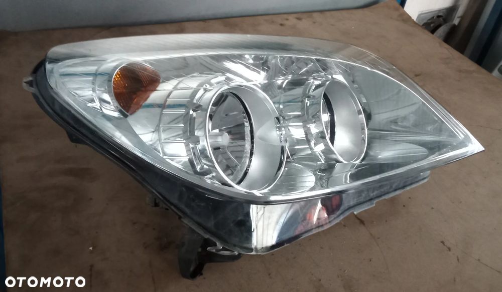 Lampa prawa przód Opel Astra H lift 08r. - 5