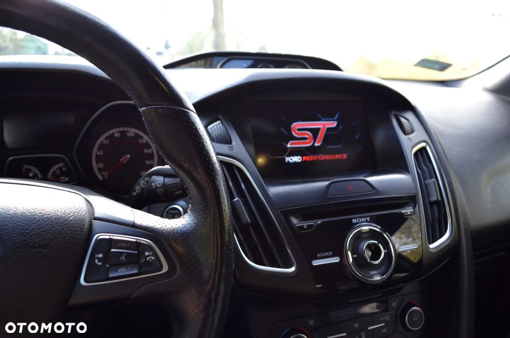 Ford Focus 2.0 EcoBoost ST - 10