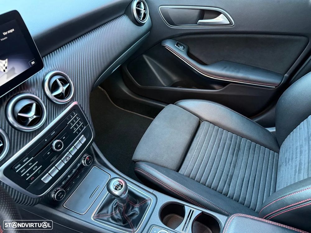 Mercedes-Benz A 200 d AMG Line - 11