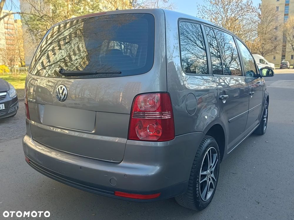 Volkswagen Touran 1.9 TDI Trendline DSG - 5