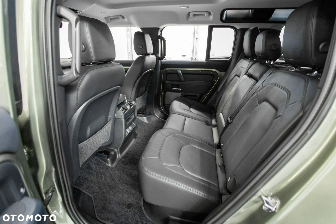 Land Rover Defender - 35