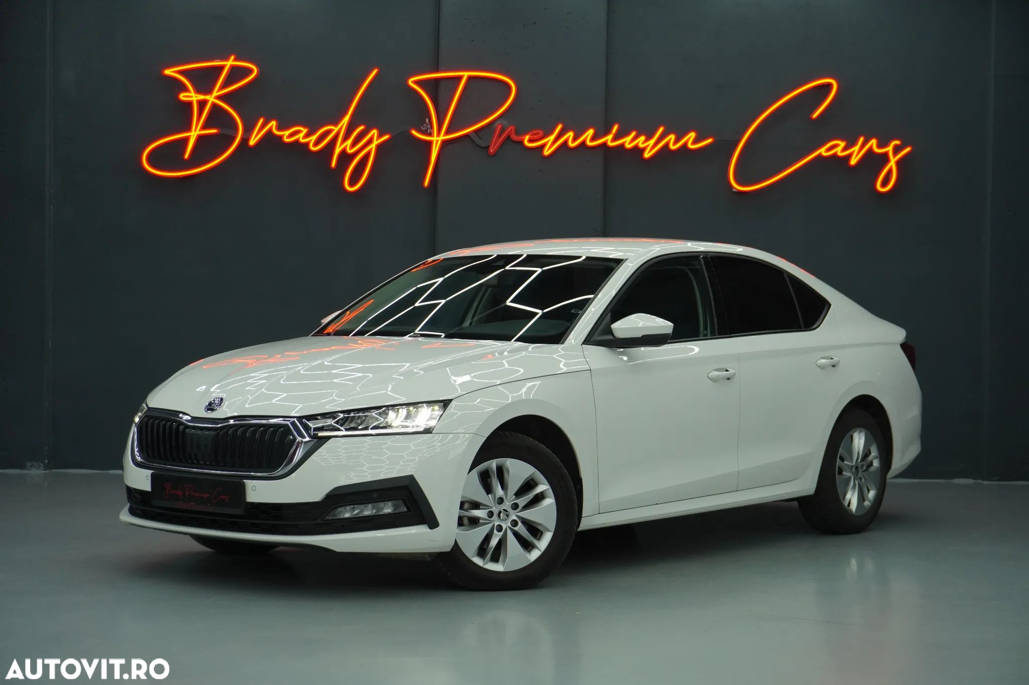 Skoda Octavia 2.0 TDI DSG Ambition - 1