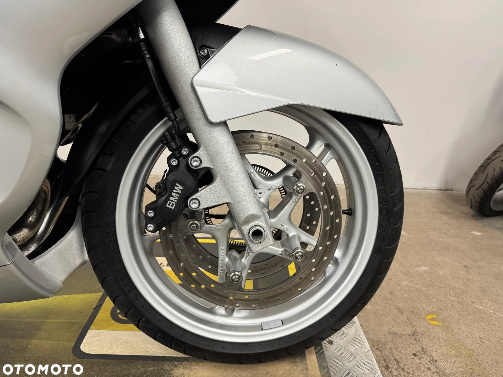 BMW R - 8