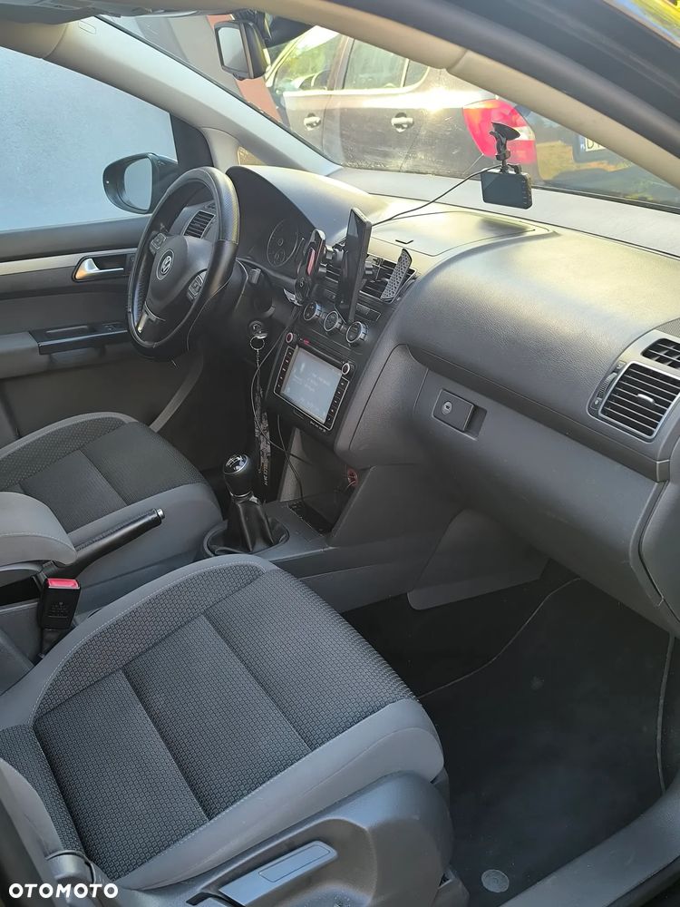Volkswagen Touran - 14
