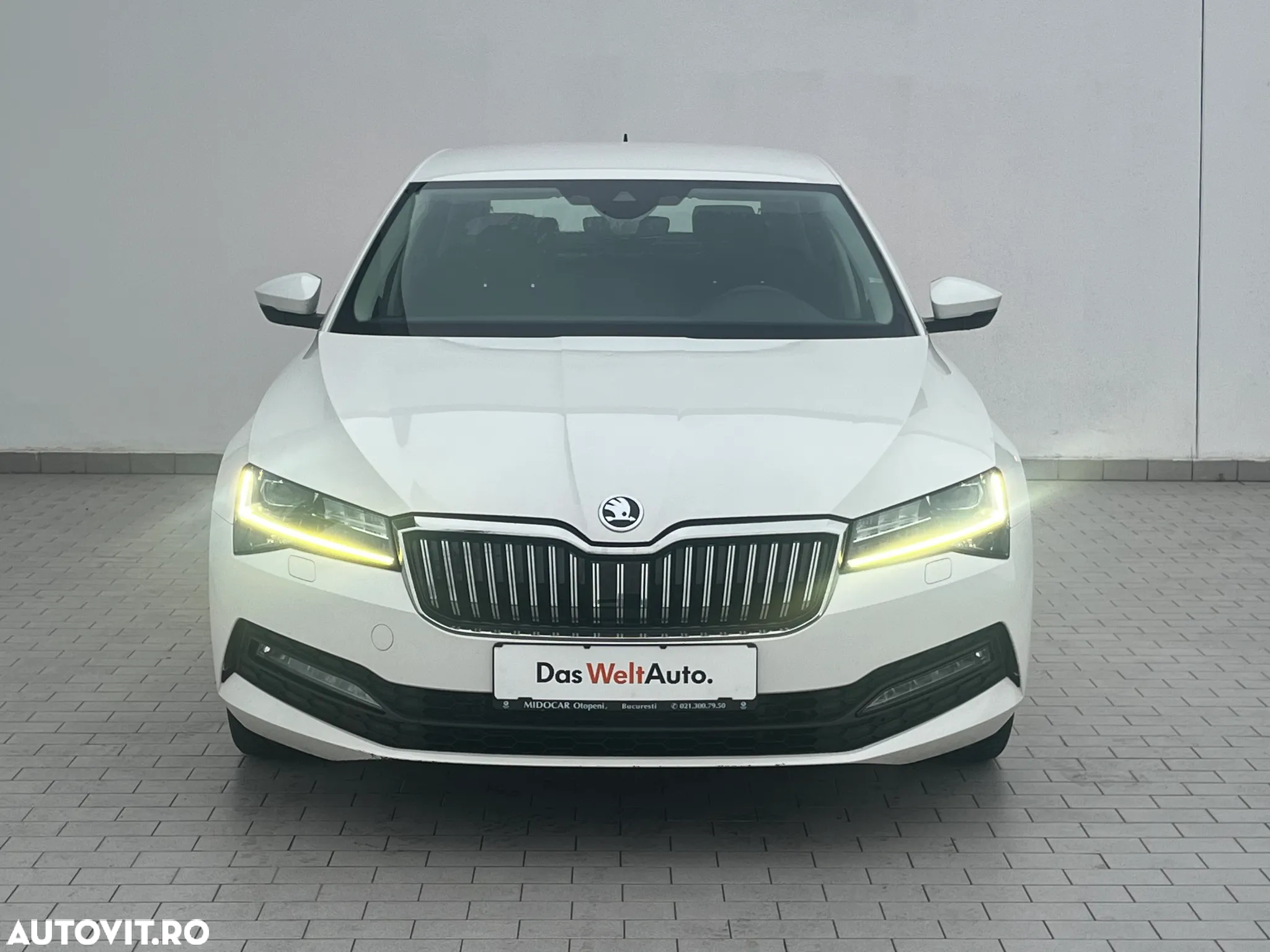 Skoda Superb 2.0 TDI DSG Ambition - 2