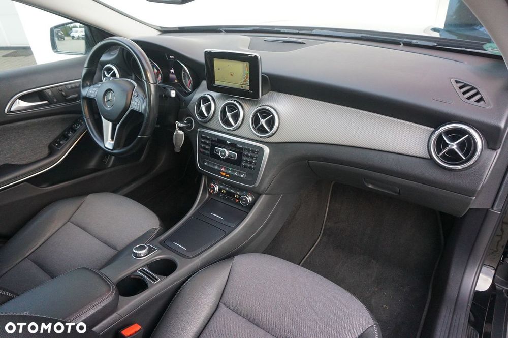 Mercedes-Benz GLA 200 7G-DCT Urban - 18