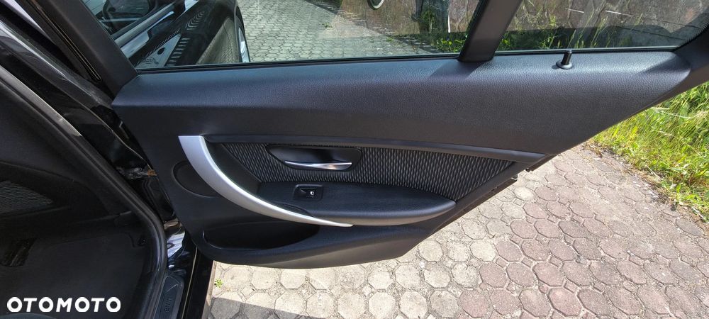 BMW Seria 3 318d DPF Edition Exclusive - 13