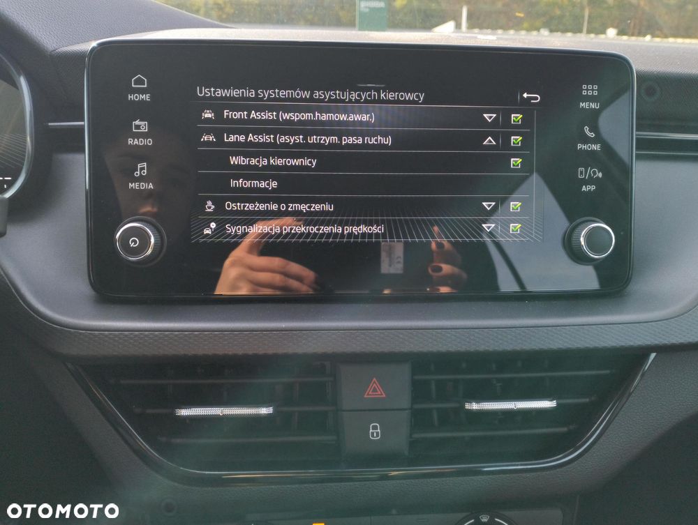 Skoda Scala 1.0 TSI Essence - 24