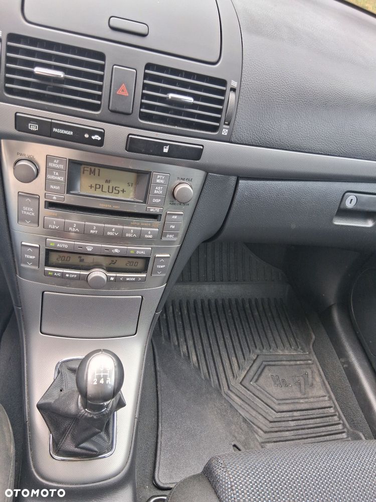 Toyota Avensis - 8