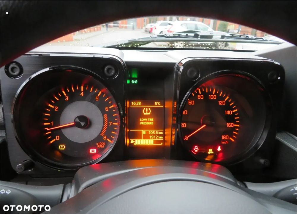 Suzuki Jimny 1.5 Premium - 29