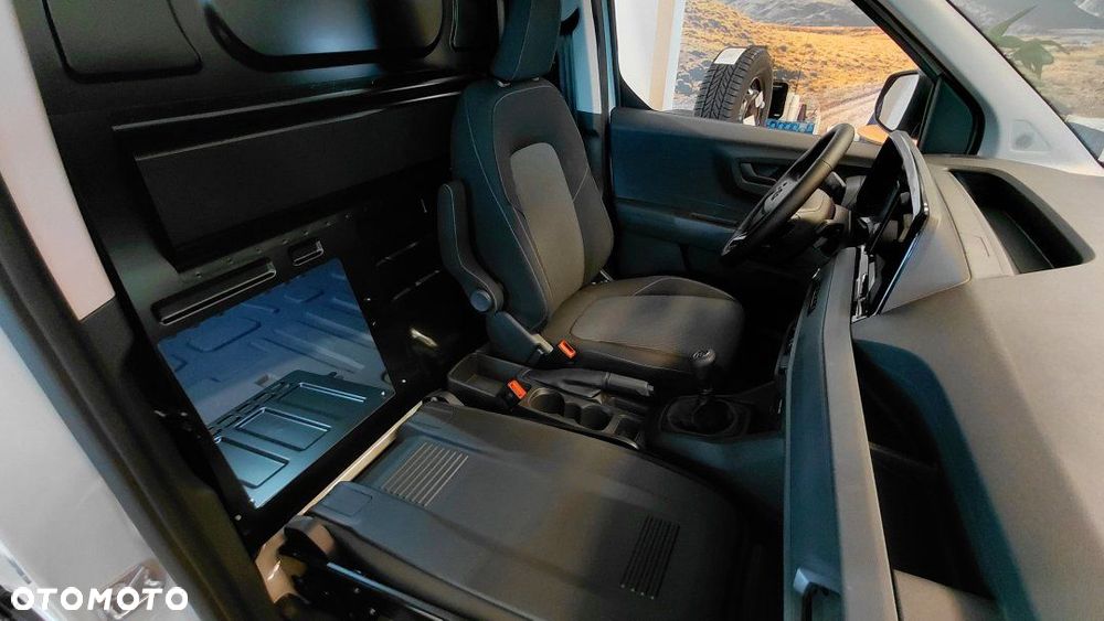 Ford Transit Courier - 10