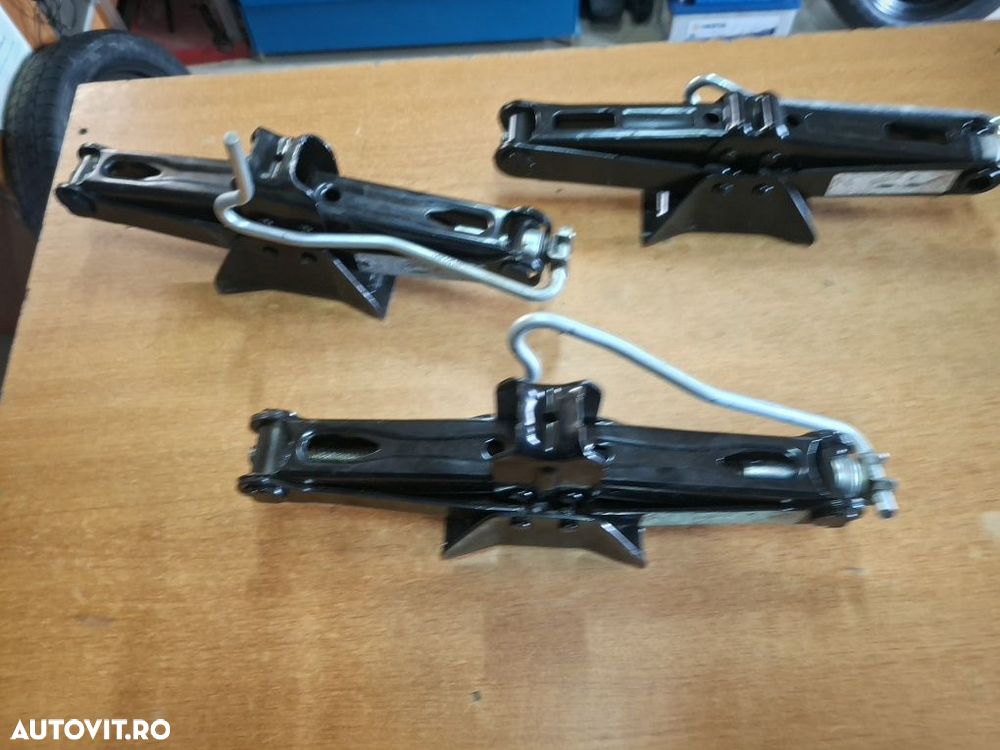 Cric Citroen Peugeot Fiat Opel  2013> - 1