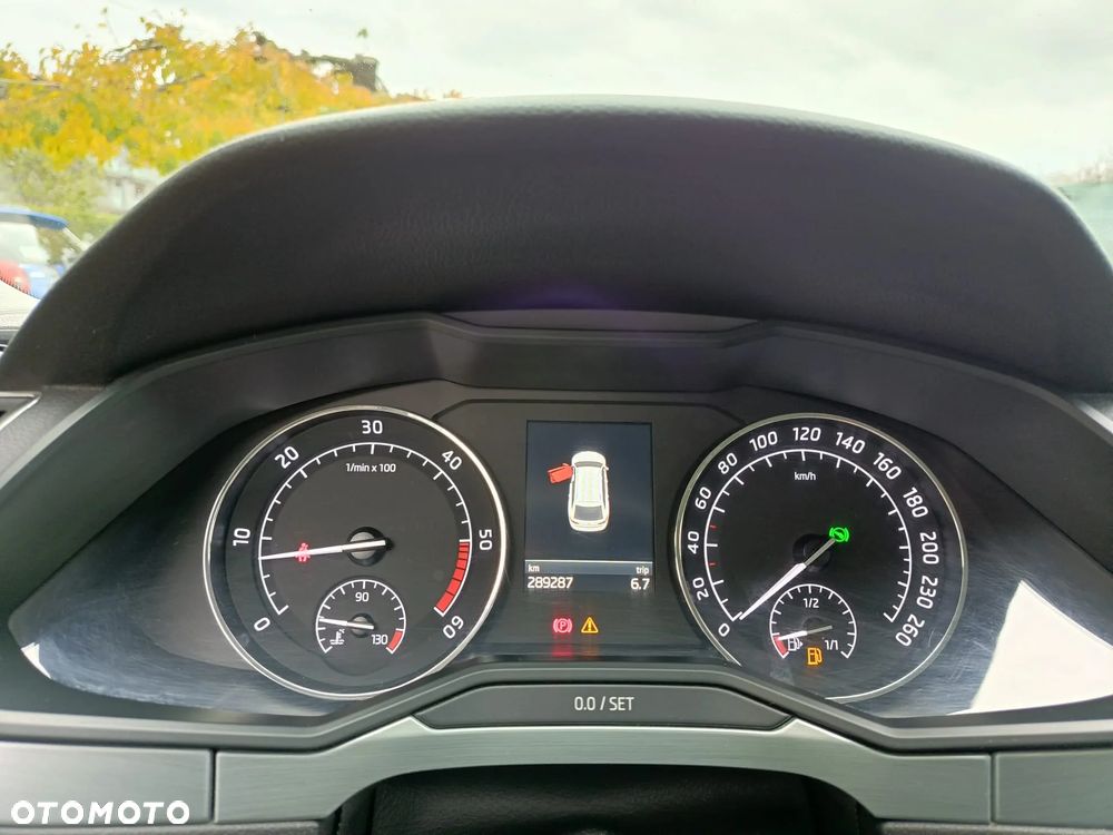 Skoda Superb 2.0 TDI Ambition DSG - 14