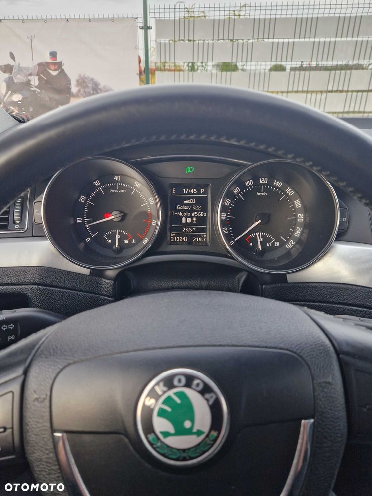 Skoda Superb 2012 photo 5