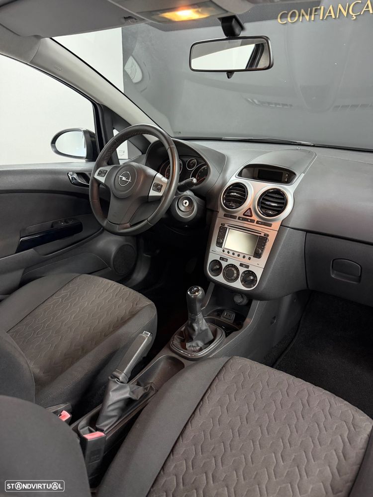 Opel Corsa 1.2 Cosmo - 28