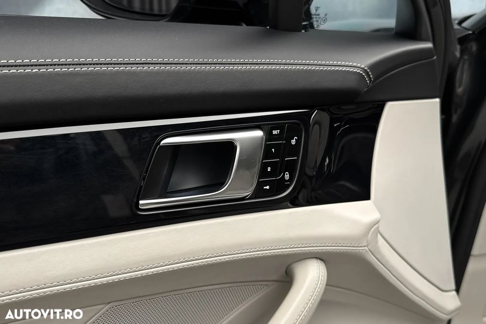 Porsche Panamera - 21