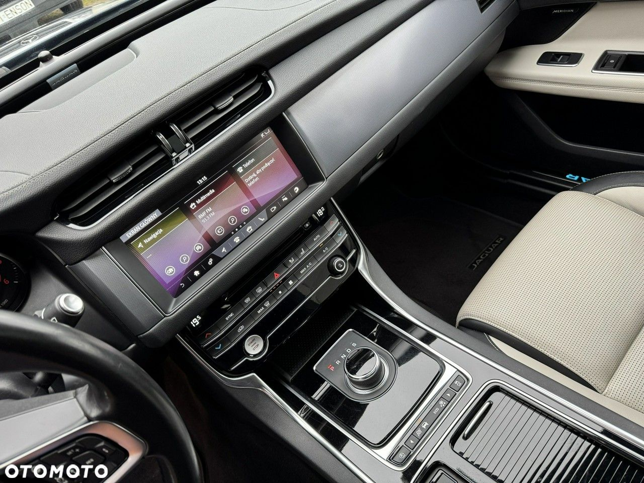 Jaguar XF 2.0 i4D AWD R-Sport - 19
