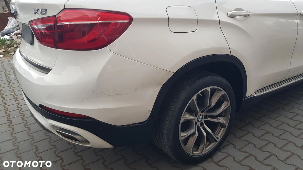 BMW X6 xDrive40d - 14